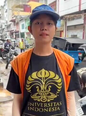 Viral Mahasiswi UI Jadi Juru Parkir di Sumut, Alasannya Bikin Haru!