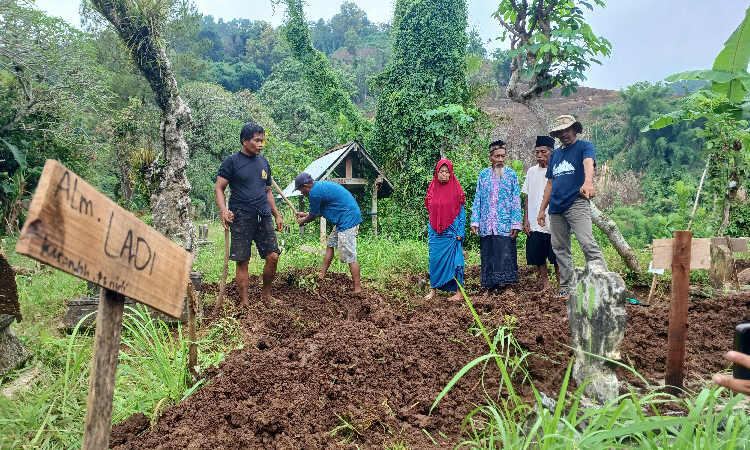 Dampak Proyek Bendungan 435 Makam di Desa Sumurup Mulai Dipindah
