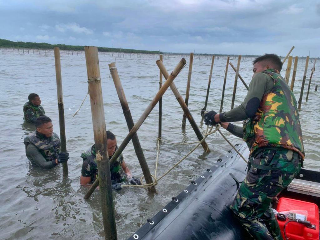 TNI AL DAN NELAYAN SUDAH BERHASIL BONGKAR PAGAR LAUT SEJAUH 18,7 KM DI TANGERANG