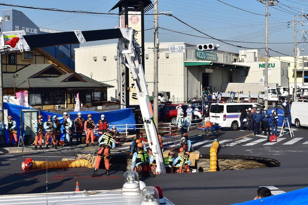 Sinkhole di Jepang Telan Sopir dan Truk, 24 Jam Belum Keluar Lubang
