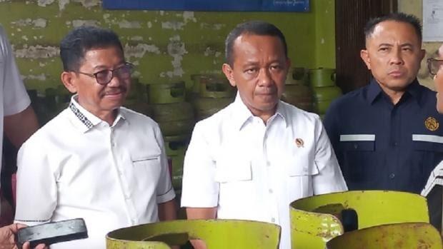 Warga Debat dengan Bahlil soal Pembatasan Elpiji 3 Kg: Akalnya Jalan dong Pak!

