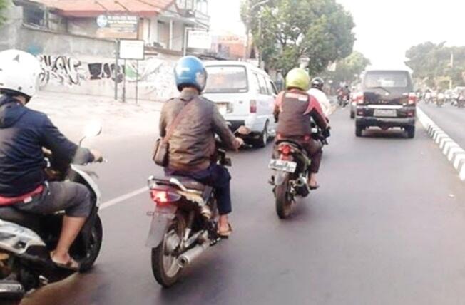 Dari Mana Asal Motor Tanpa Plat Nomor? Ini Penjelasan Menariknya!