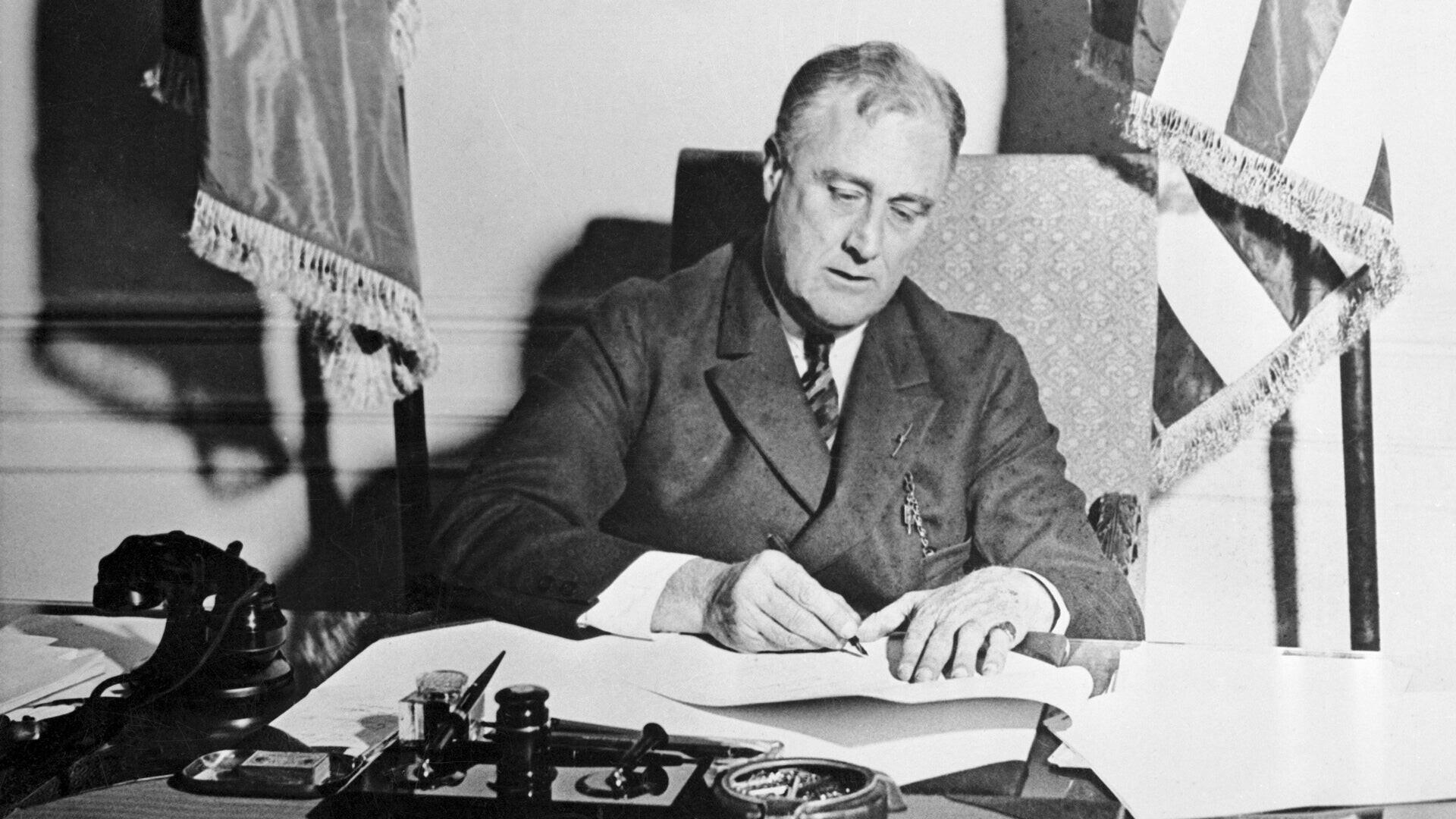 Franklin D. Roosevelt: Pemimpin Visioner yang Menghadapi Krisis Global Pendahuluan