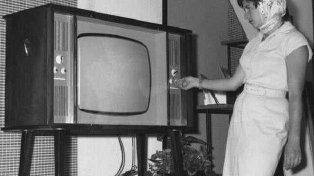 Sejarah Penemuan Televisi: Dari Bayangan Impian ke Layar di Ruang Keluarga