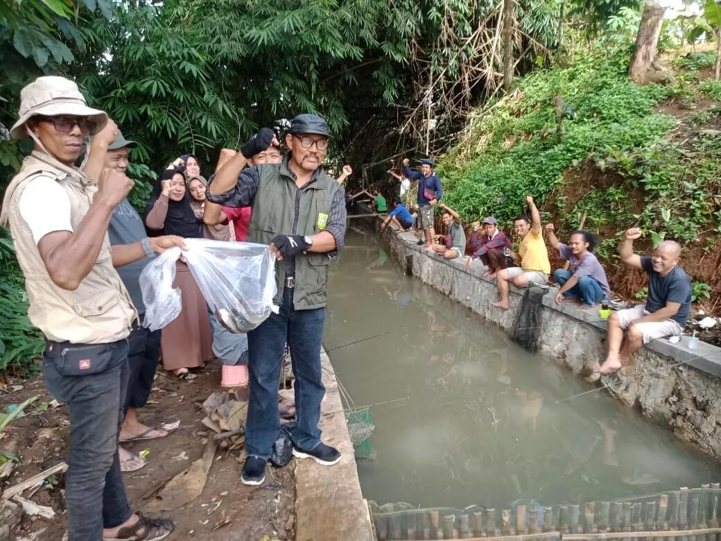 Bersih dari Sampah, Saluran Irigasi Ini Jadi Lokasi Mancing Mania