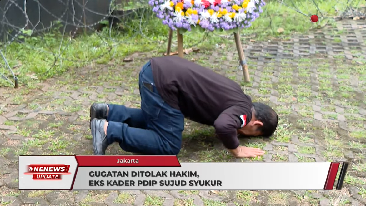 Eks kader PDI-P, Yang dipecat oleh Hasto sujud Syukur Gugatan Praperadilan Ditolak