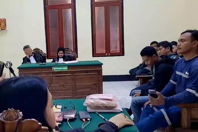 Nongkrong di Cafe, Terdakwa Pukul Korban dengan Cangkir Kopi