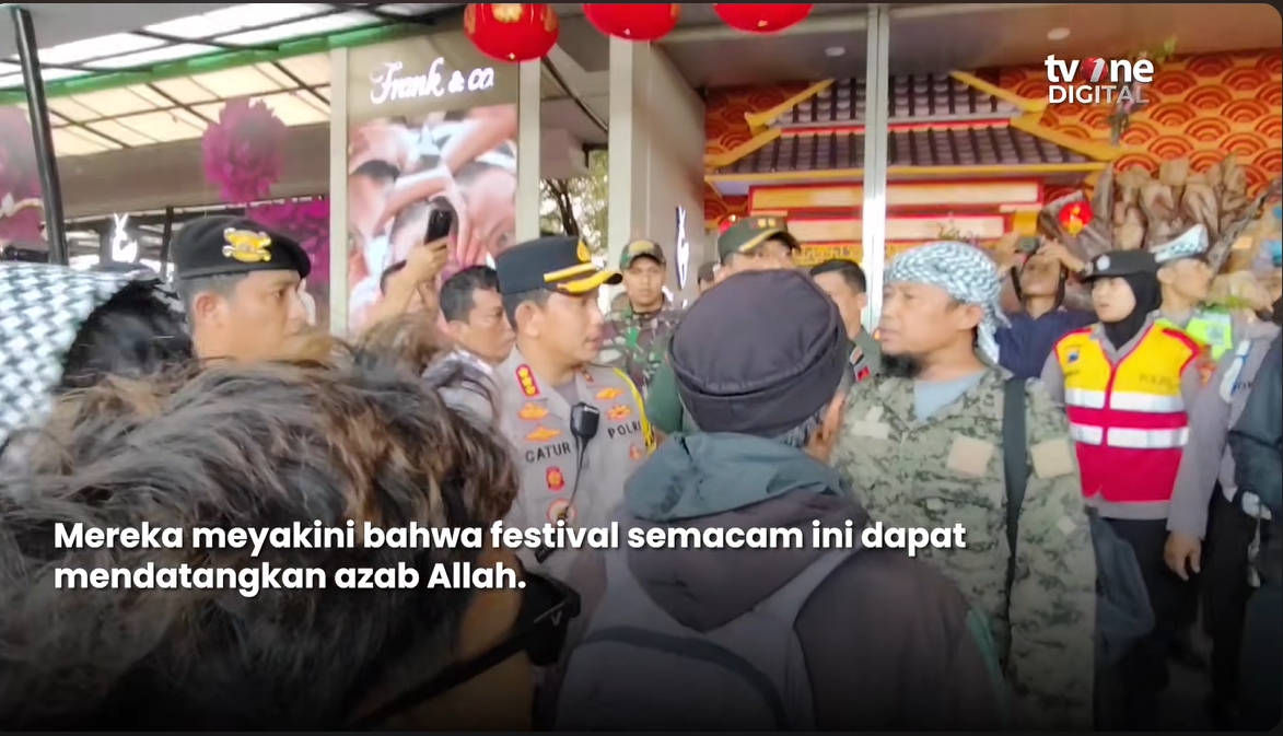 Takut Azab! Puluhan Aktivis Islam Geruduk Mall Tolak Festival Non-Halal di Solo!