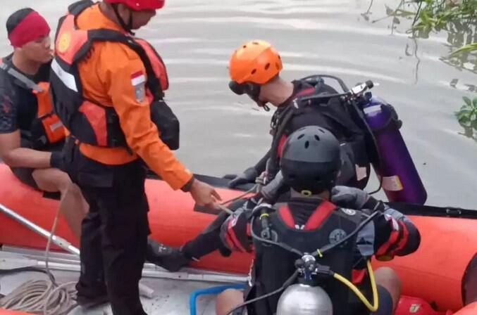 Angkat Jemuran, Siswi SMP Surabaya Tenggelam di Sungai Belakang Rumahnya
