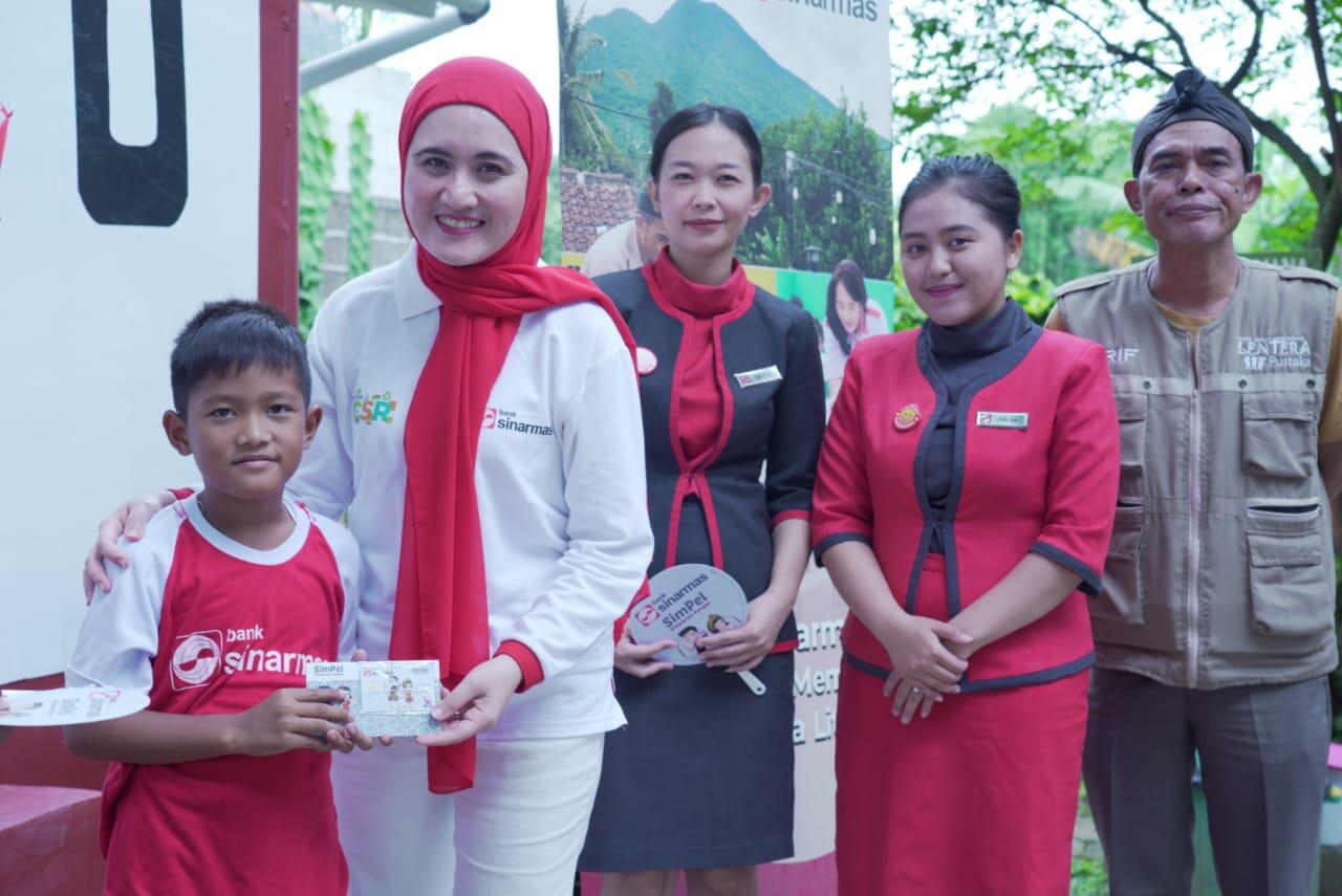 Optimalkan CSR Bidang Pendidikan, Bank Sinarmas Aksi Sosial di Taman Bacaan