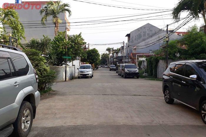 Tak Banyak yang Tahu Parkir Mobil di Depan Rumah Bisa Didenda Miliaran