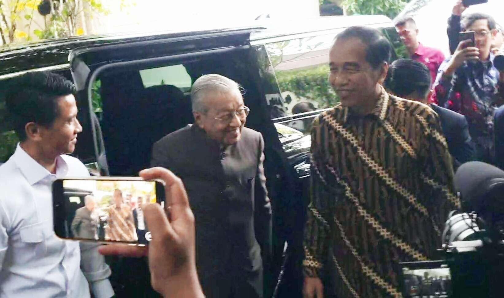 Temui Jokowi di Solo, Eks PM Malaysia Mahathir Mohammad Dijamu Makan Siang