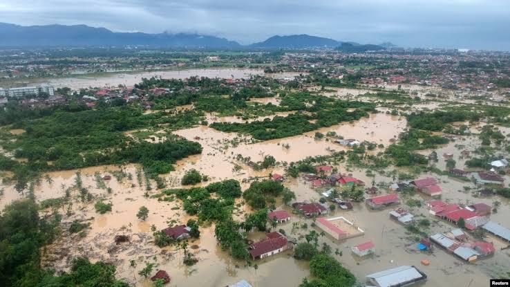Banjir di Sumatera Barat: Ratusan Keluarga Mengungsi Akibat Luapan Air