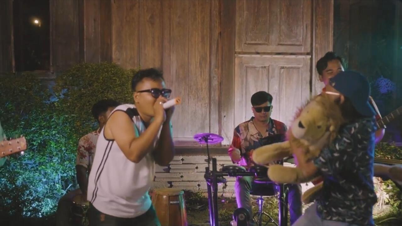 "SINGO" – Lagu Patah Hati Penuh Metafora dari Ronald Dewa & Tiyo Ldr