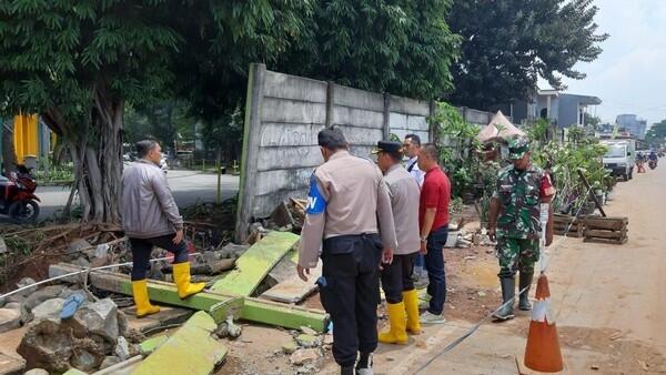 Tembok Perumahan Dibobol Saat Banjir Bekasi, Polisi Ungkap Pengakuan Warga
