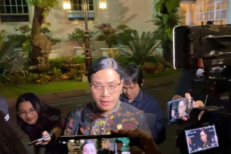 Sri Mulyani Senyum Saat Ditanya Isu Bakal Mundur dari Kabinet