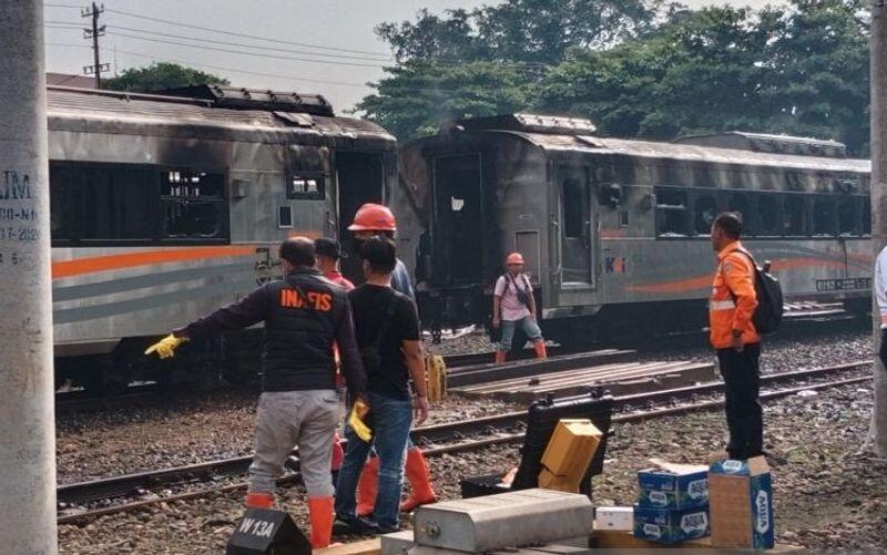 Diduga Sakit Hati, Seorang Remaja Bakar Kereta di Stasiun Tugu Yogyakarta