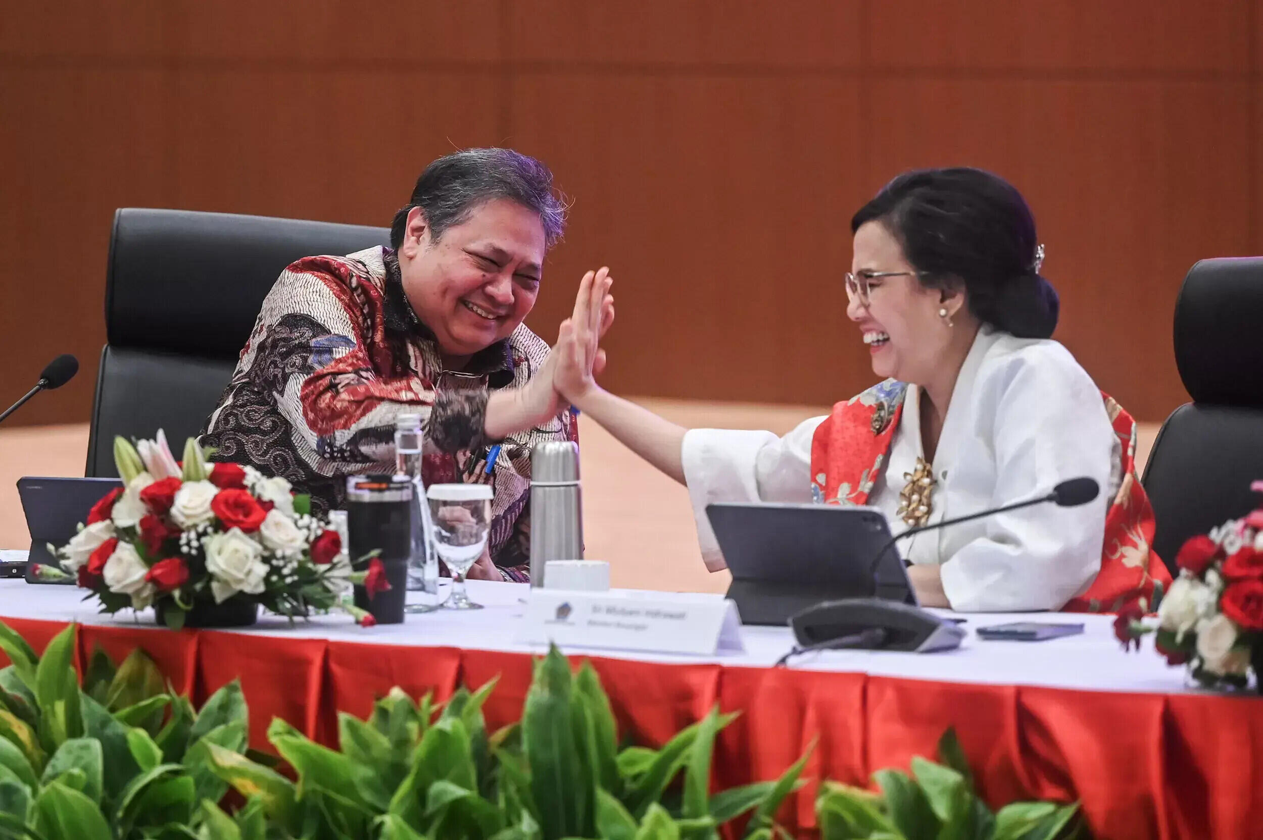 Sri Mulyani dan Airlangga Mundur Setelah Lebaran, Ekonom Optimistis Pasar Positip