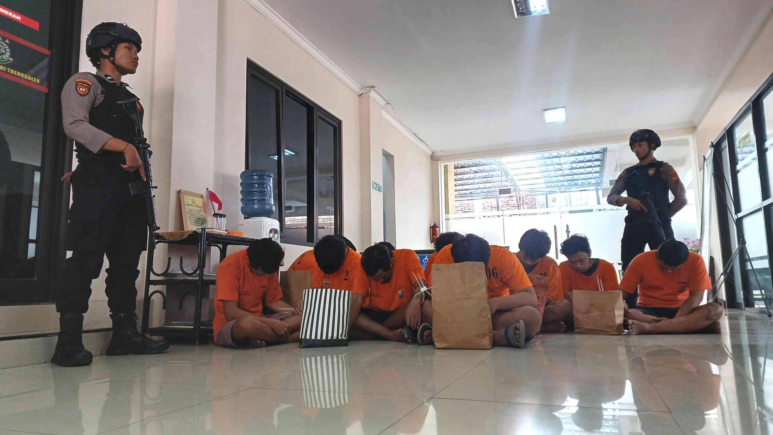 10 Pendekar Perusak Polsek Watulimo Diserahkan ke Kejaksaan Negeri Trenggalek