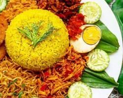 Nasi Kuning Balikpapan Terkenal: Legendaris, Gurih, Bikin Nagih!