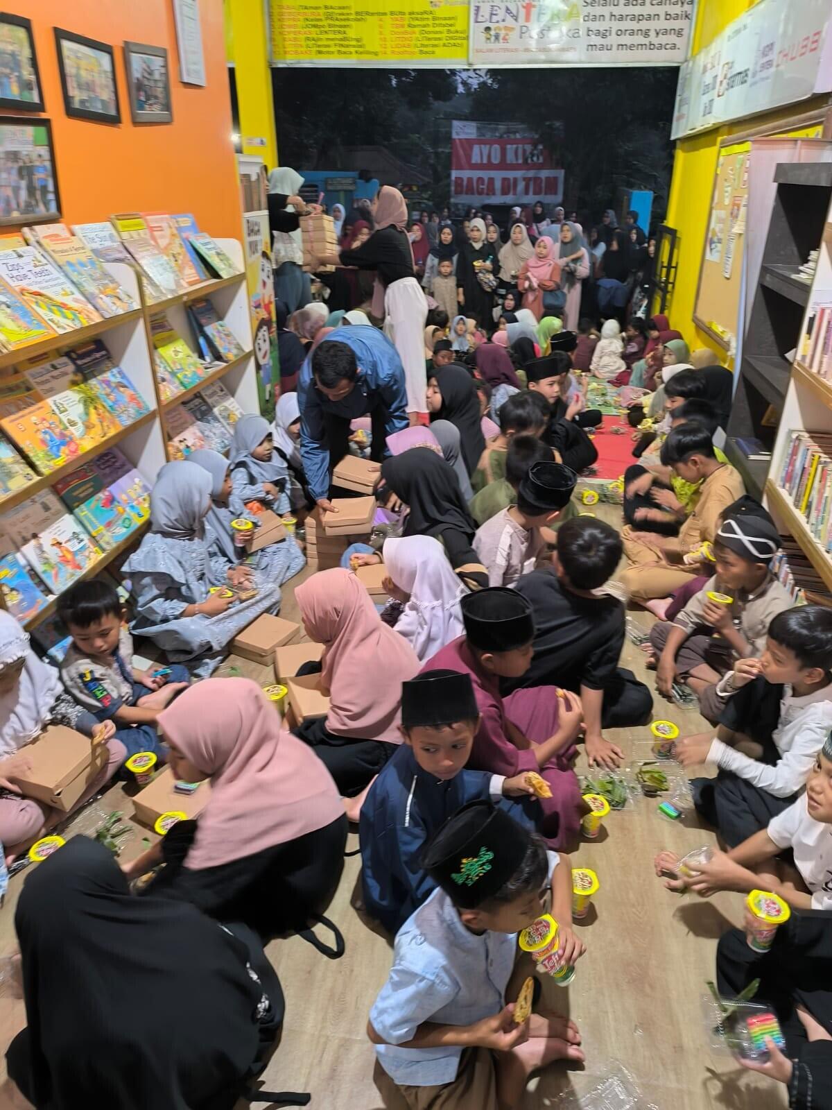 Semangati Semangat Baca Anak, Bank Sinarmas Buka Puasa Bersama di TBM Lentera Pustaka