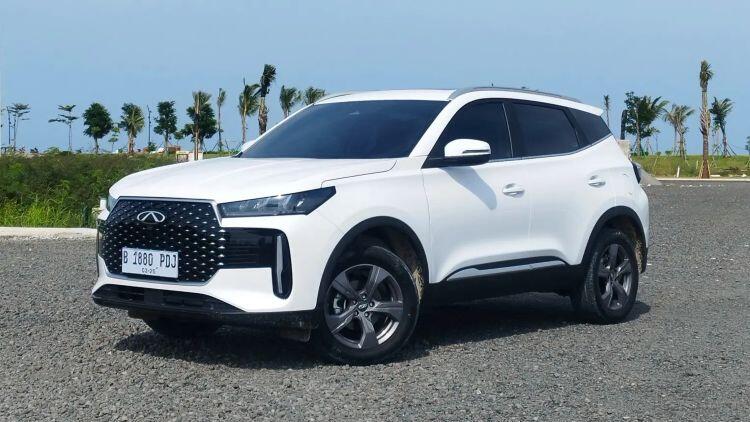 Mesin Masih Pakai Model Lama? Chery Tiggo Cross vs Wuling Alvez, Siapa Lebih Irit?