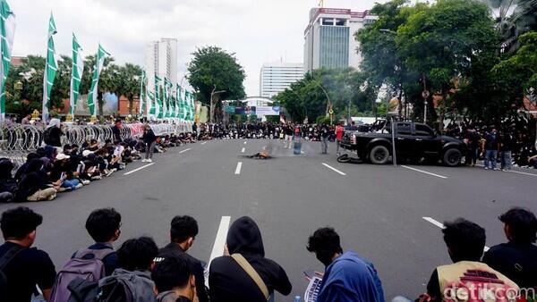 8 Tuntutan Aksi Massa di Surabaya: Tolak Fungsi TNI di Ranah Sipil!