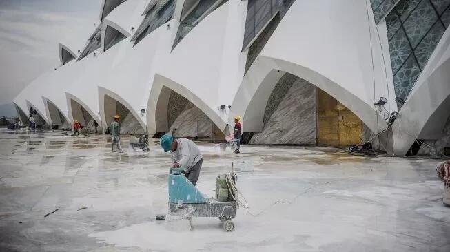 Masjid Al Jabbar Dibangun dari Dana Pinjaman, Kini Jadi Perdebatan Publik