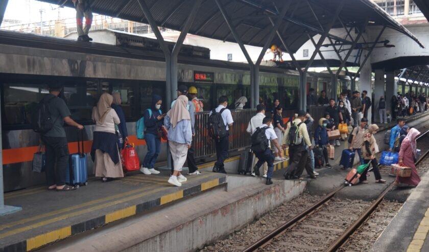 Arus Balik Lebaran 2025: KAI Daop 8 Surabaya Catatkan 247.114 Penumpang