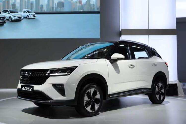 Harga, Fitur, dan Keiritan BBM! Wuling Alvez vs Tiggo Cross, Siapa yang Menang?