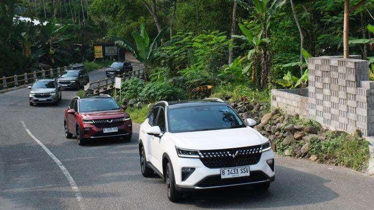 Harga, Fitur, dan Keiritan BBM! Wuling Alvez vs Tiggo Cross, Siapa yang Menang?
