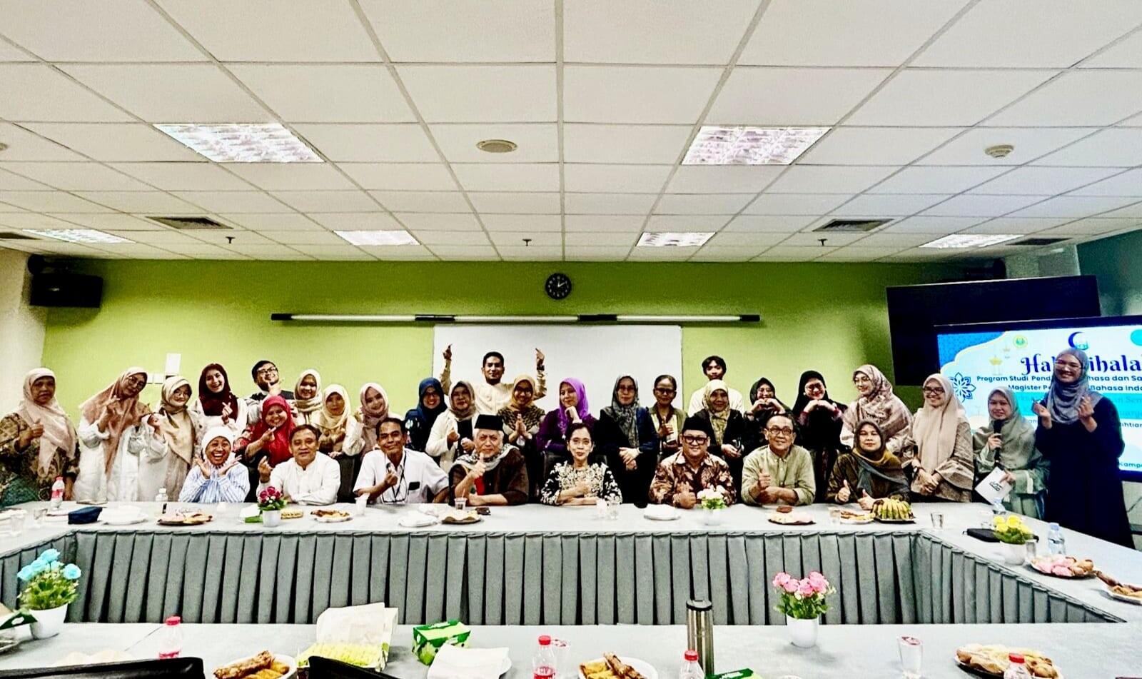 Alumni IKABINDO Hadiri Halalbihalal Prodi Bahasa Indonesia FBS UNJ