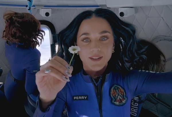 Katy Perry Wisata ke Luar Angkasa, Netizen malah Nyiyir! Nyata atau Sandiwara?