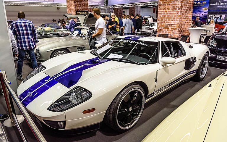Bikin Malu ! | Pria Pengemudi Ford GT Menabrakkan Mobil Bapaknya saat Mengejar Miata