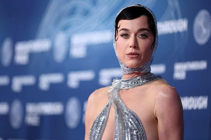 Katy Perry Wisata ke Luar Angkasa, Netizen malah Nyiyir! Nyata atau Sandiwara?