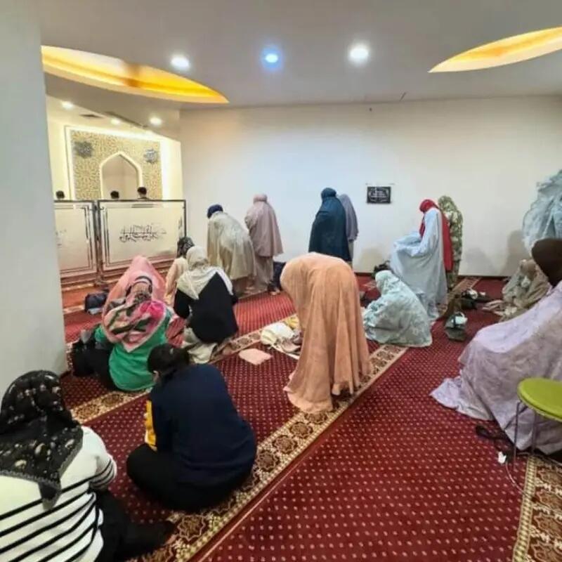 Zaskia Mecca Soroti Kebiasaan Aneh Pengunjung Saat Salat di Musala Mal