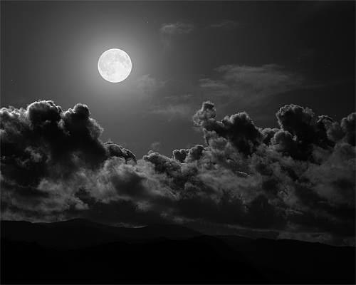 Dark Moon: Ketika Bulan Ngilang Demi Me Time