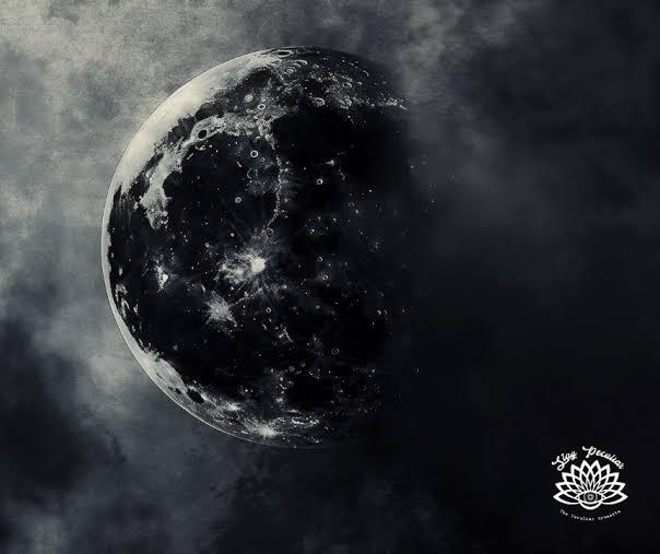 Dark Moon: Ketika Bulan Ngilang Demi Me Time
