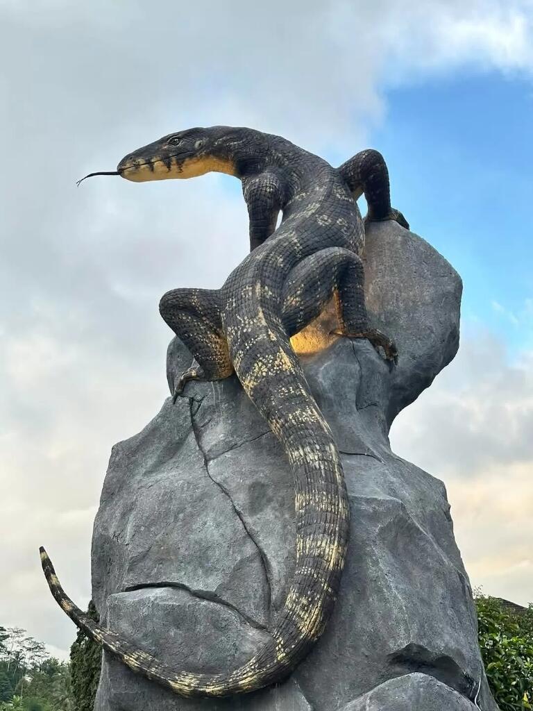 Tugu 15M Ambyar, Tugu 50Jt Keren! Serius Ini Bangunan atau Prank??