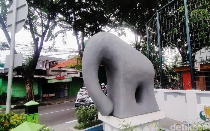 Tugu 15M Ambyar, Tugu 50Jt Keren! Serius Ini Bangunan atau Prank??