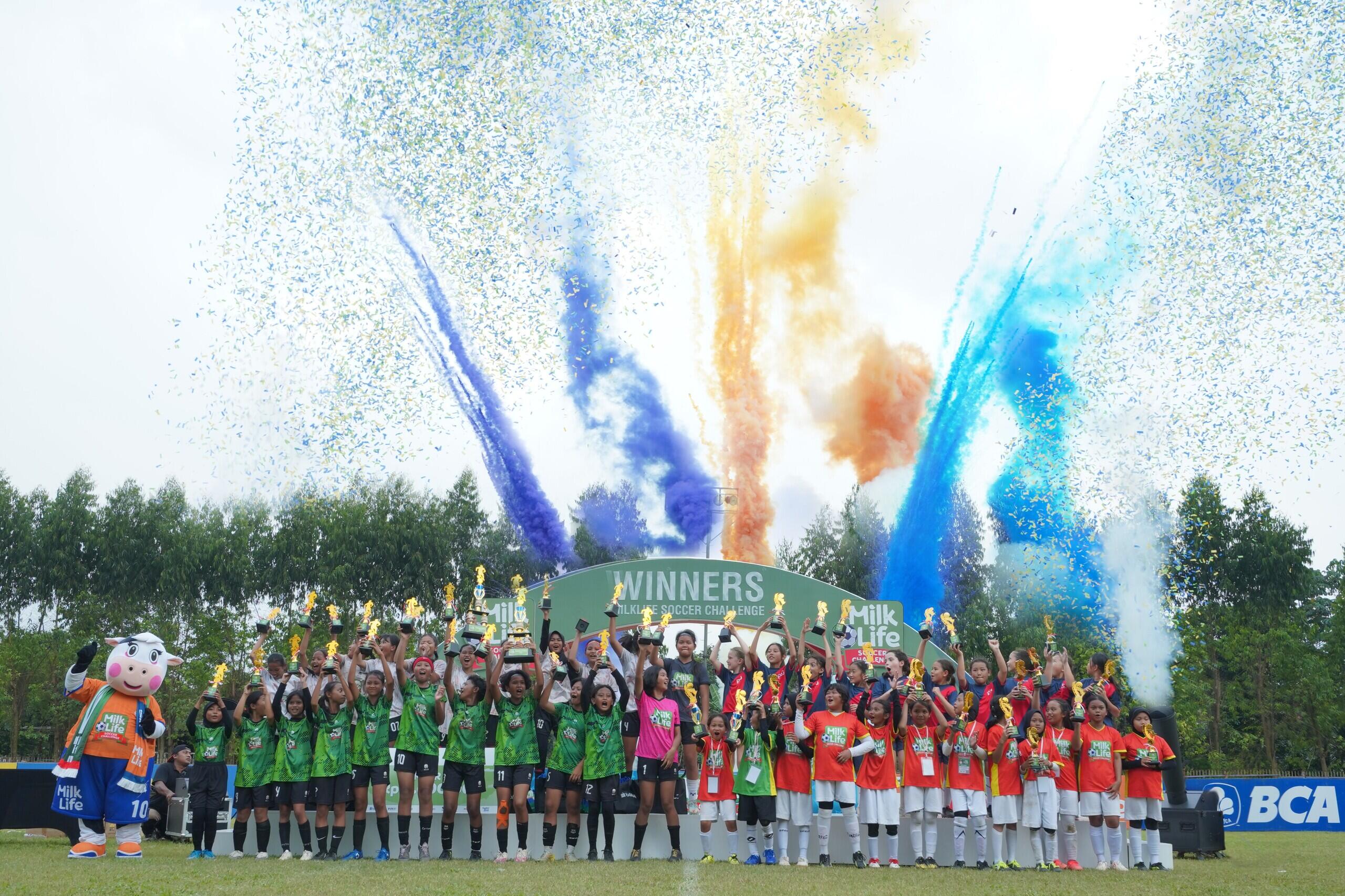 British School Jakarta dan SDN Buaran 01 Juara di MilkLife Soccer Challenge 2025