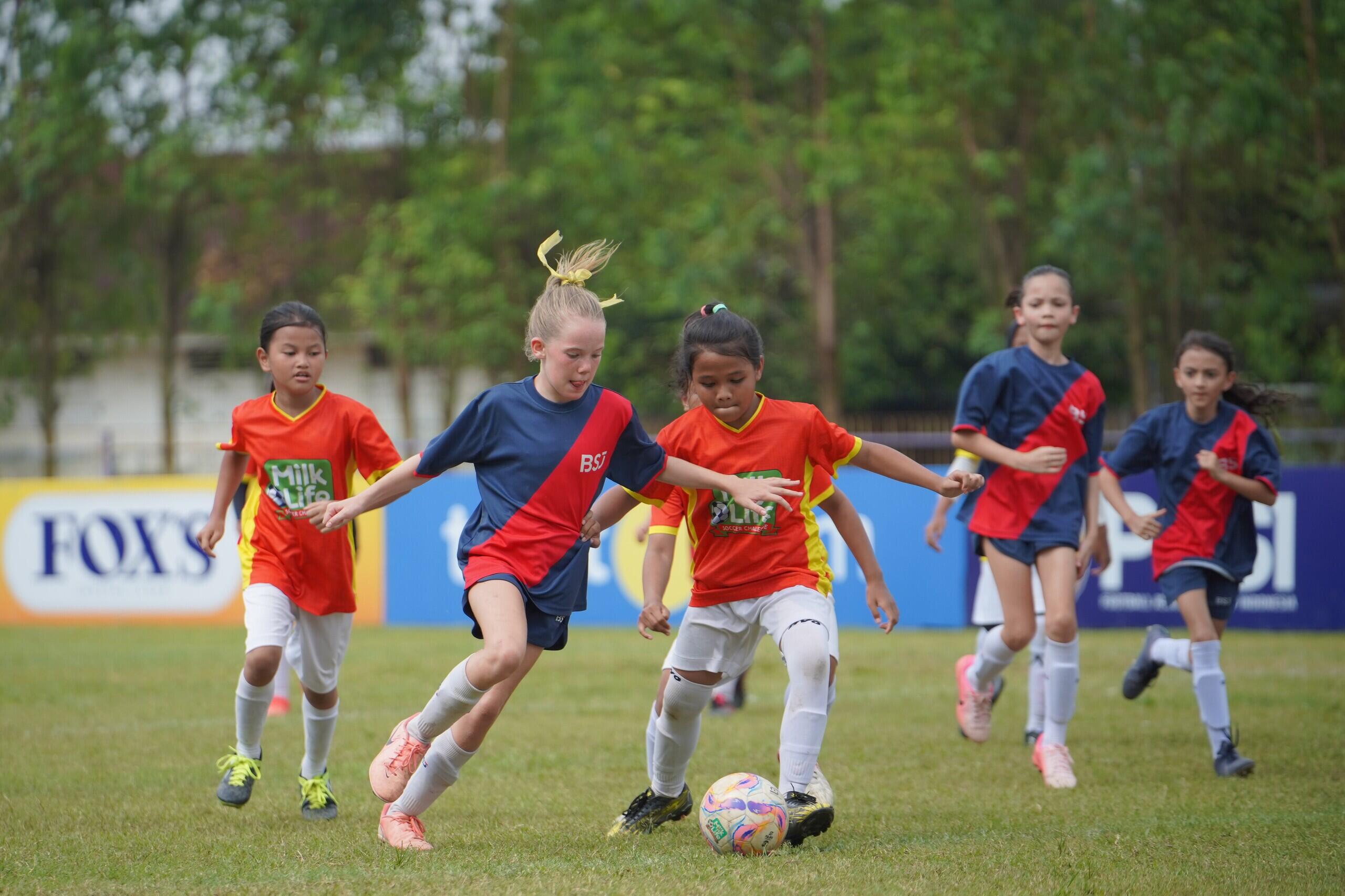 British School Jakarta dan SDN Buaran 01 Juara di MilkLife Soccer Challenge 2025