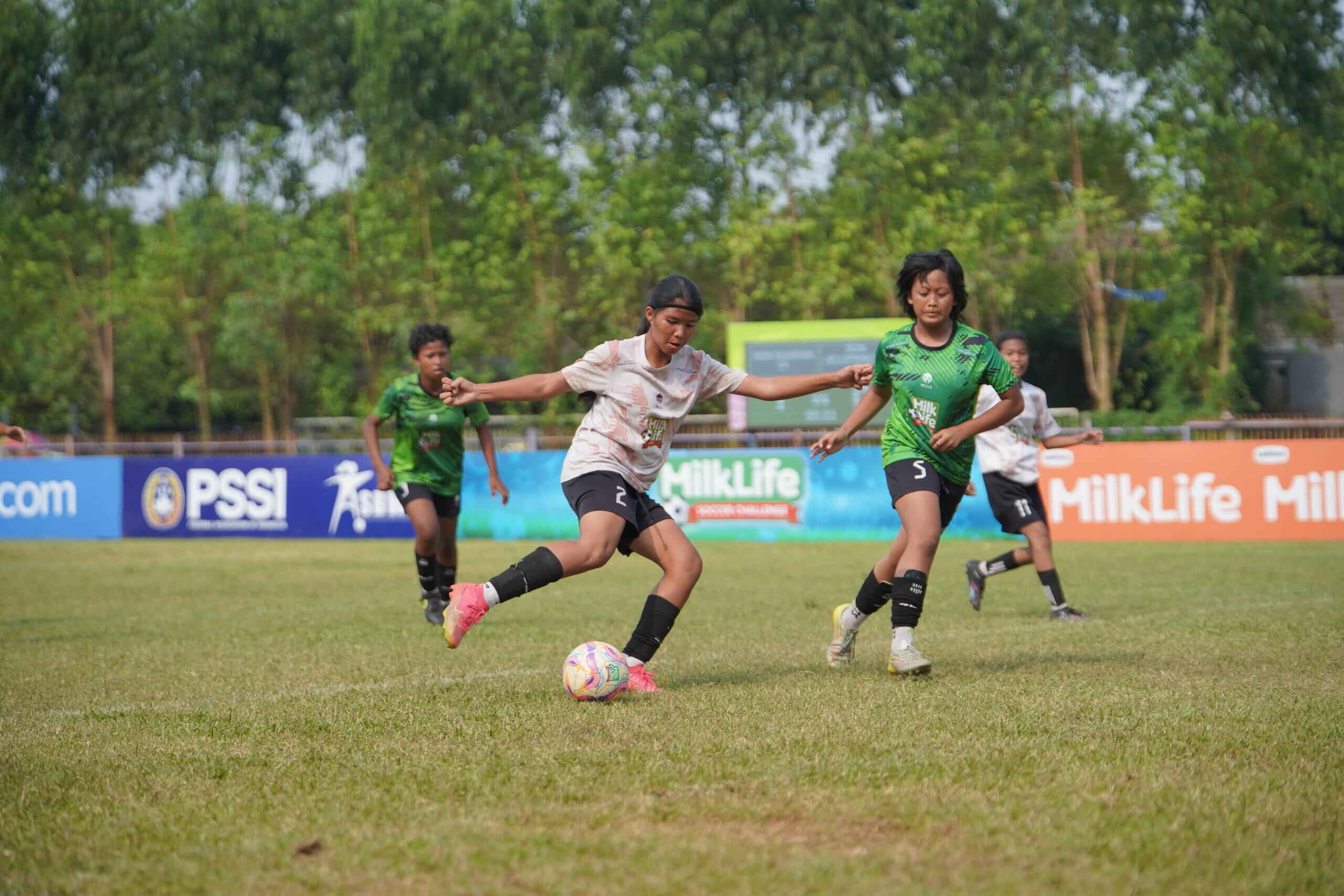 British School Jakarta dan SDN Buaran 01 Juara di MilkLife Soccer Challenge 2025