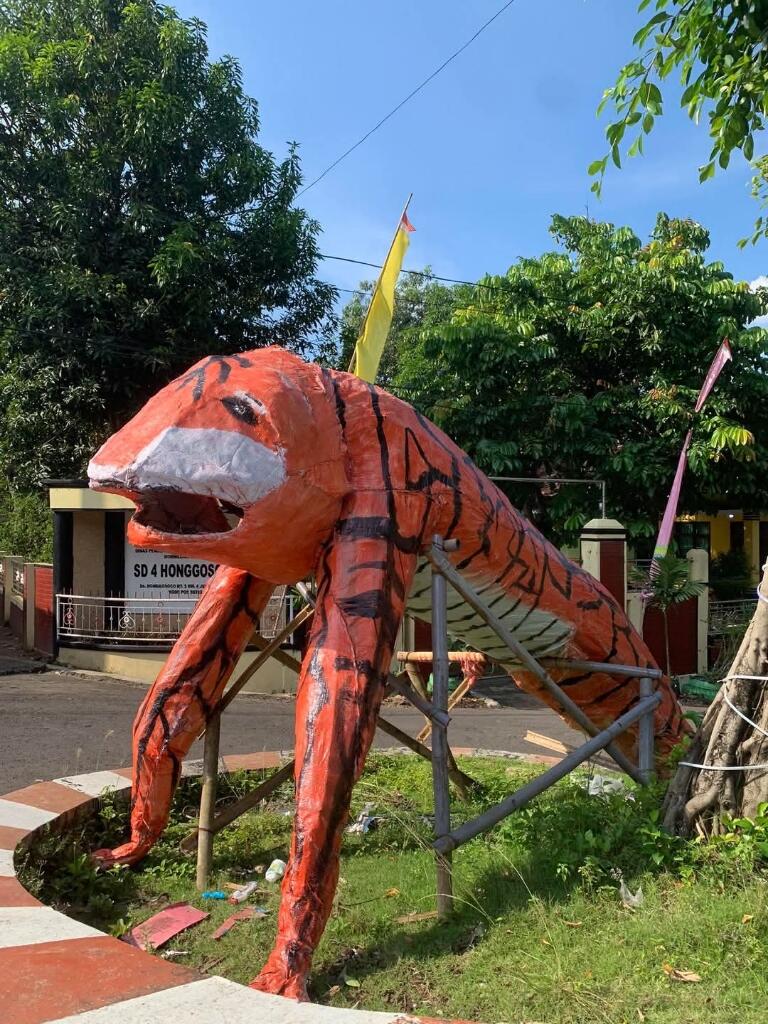 Tugu 15M Ambyar, Tugu 50Jt Keren! Serius Ini Bangunan atau Prank??