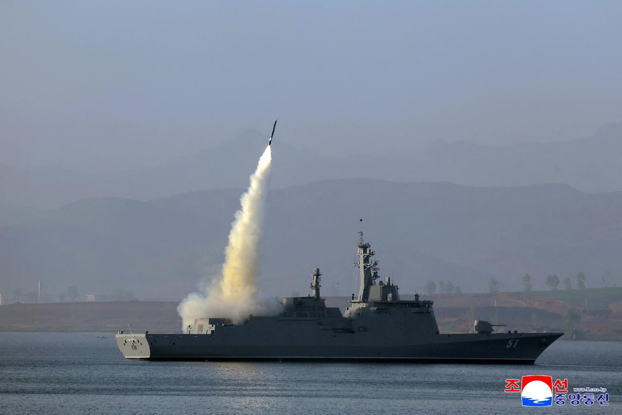 Baru Tiga Hari Diluncurkan, Kim Jong Un Uji Tembak Senjata di Kapal Destroyer Terbaru