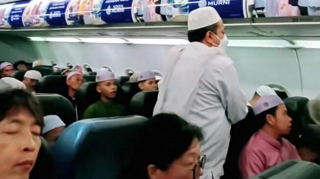 Habib Pimpin Seisi Pesawat Lantunkan Surah Al-Quraisy