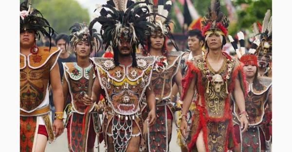 15 Suku Paling Nyeleneh di Dunia