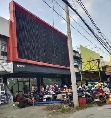 Ramai Warga Depok dan Bekasi Antre Pindai Retina Mata Demi Uang Rp 500 Ribu