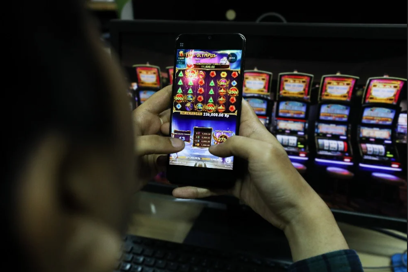 JUDI ONLINE DI INDONESIA : DAMPAK TERHADAP NEGATIF TERHADAP MASYARAKAT