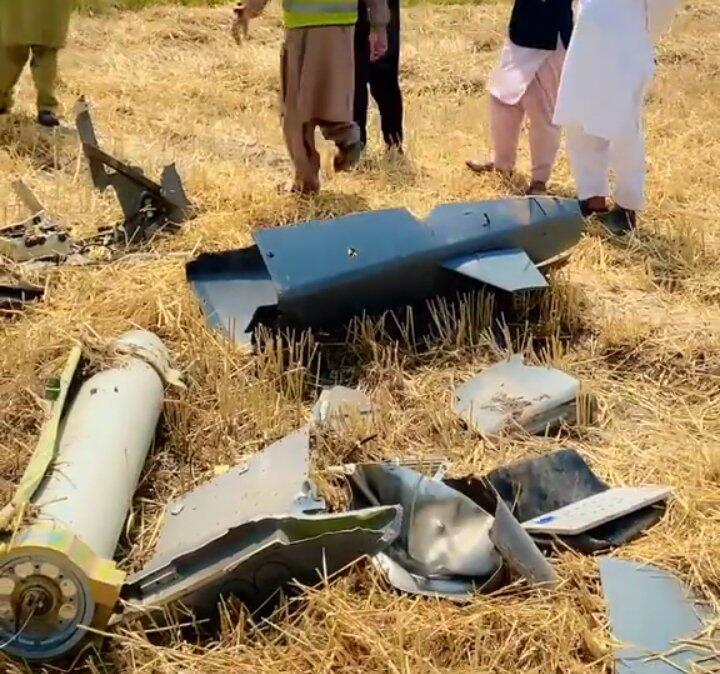 Pakistan Tembak Jatuh Rudal SCALP Milik India, Puing Rudal Jadi Tontonan Warga